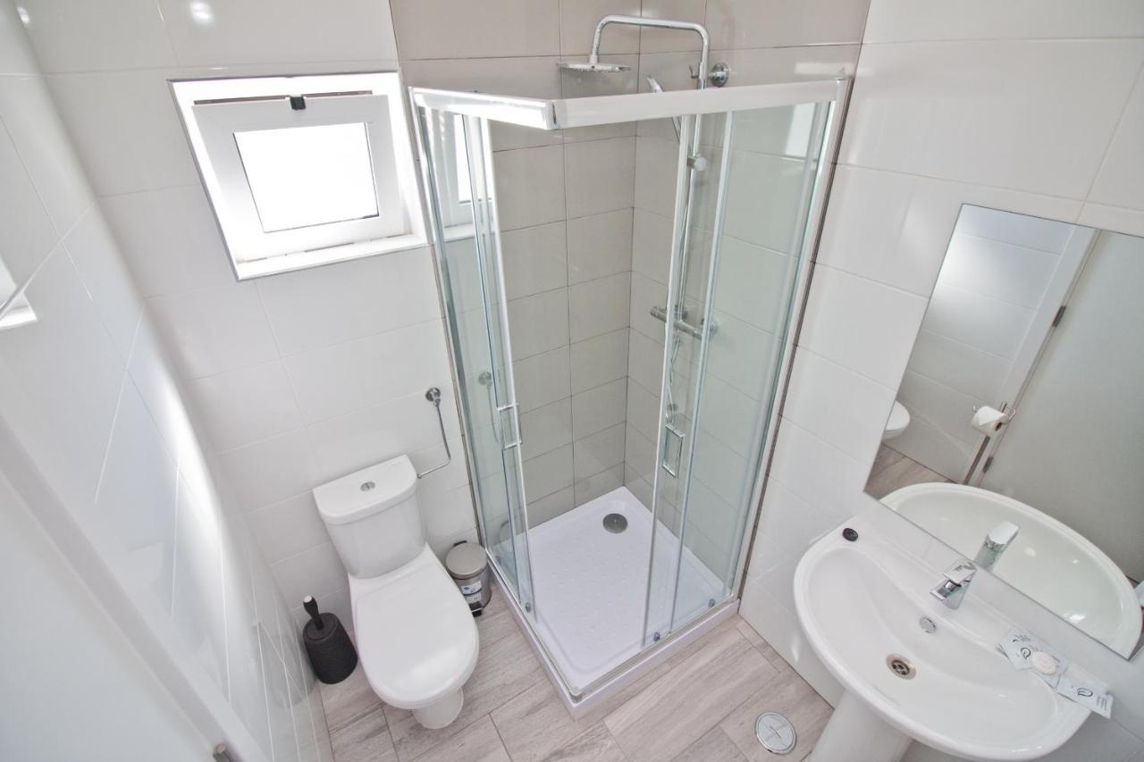 New Village Guest House Lagos Ngoại thất bức ảnh